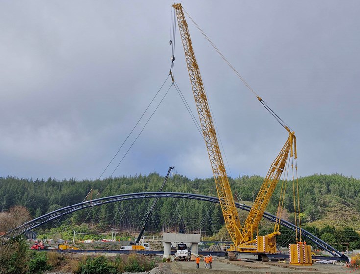 Liebherr LR500 Lifting Silverstream pipe bridge